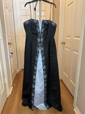 Niki Lavis Black Strapless Gown (Prom, Graduation, Wedding Guest)